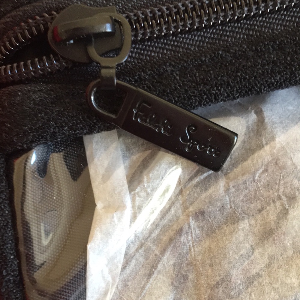 New Falchi Sport Hanging Toiletry Organizer - Picture 6 of 9